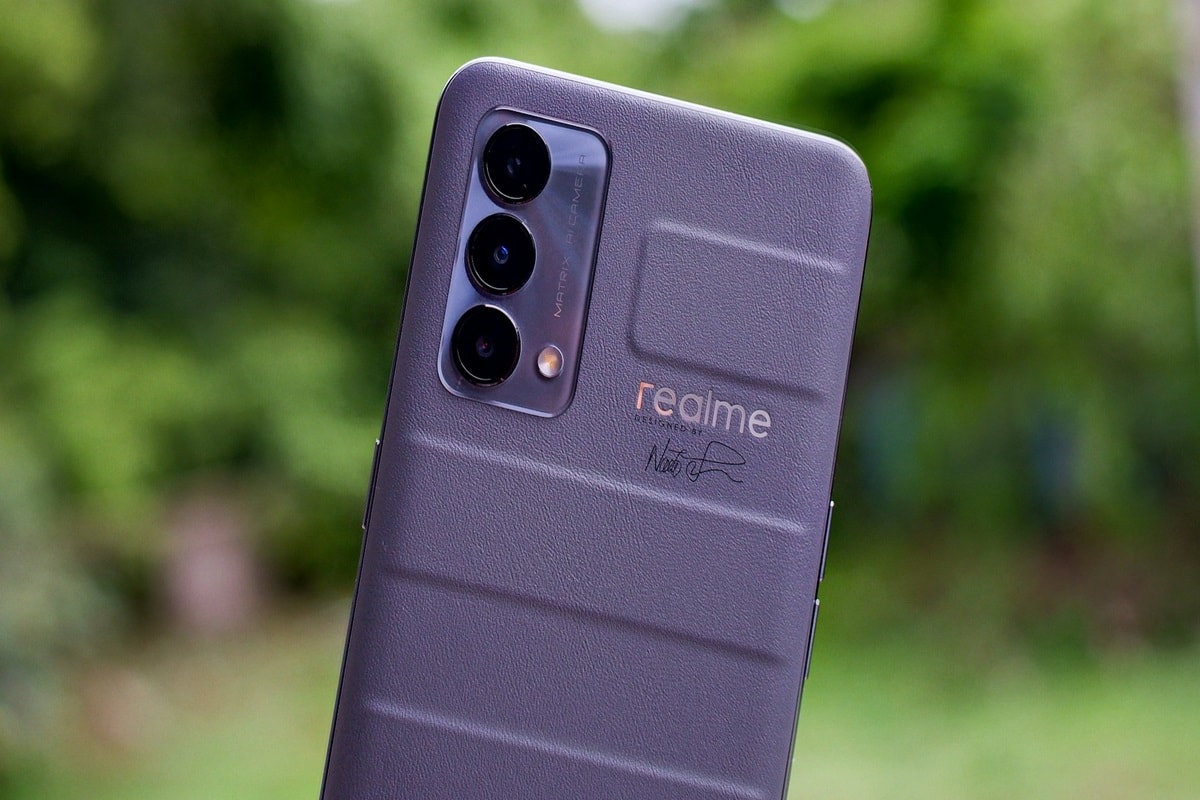 Realme Plans 100 Million AI Handset Shipments in Coming Years